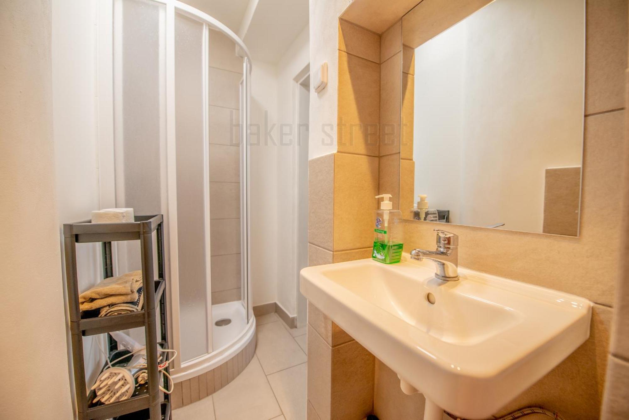 Cozy Apartment Close To Palmovka Prága Kültér fotó